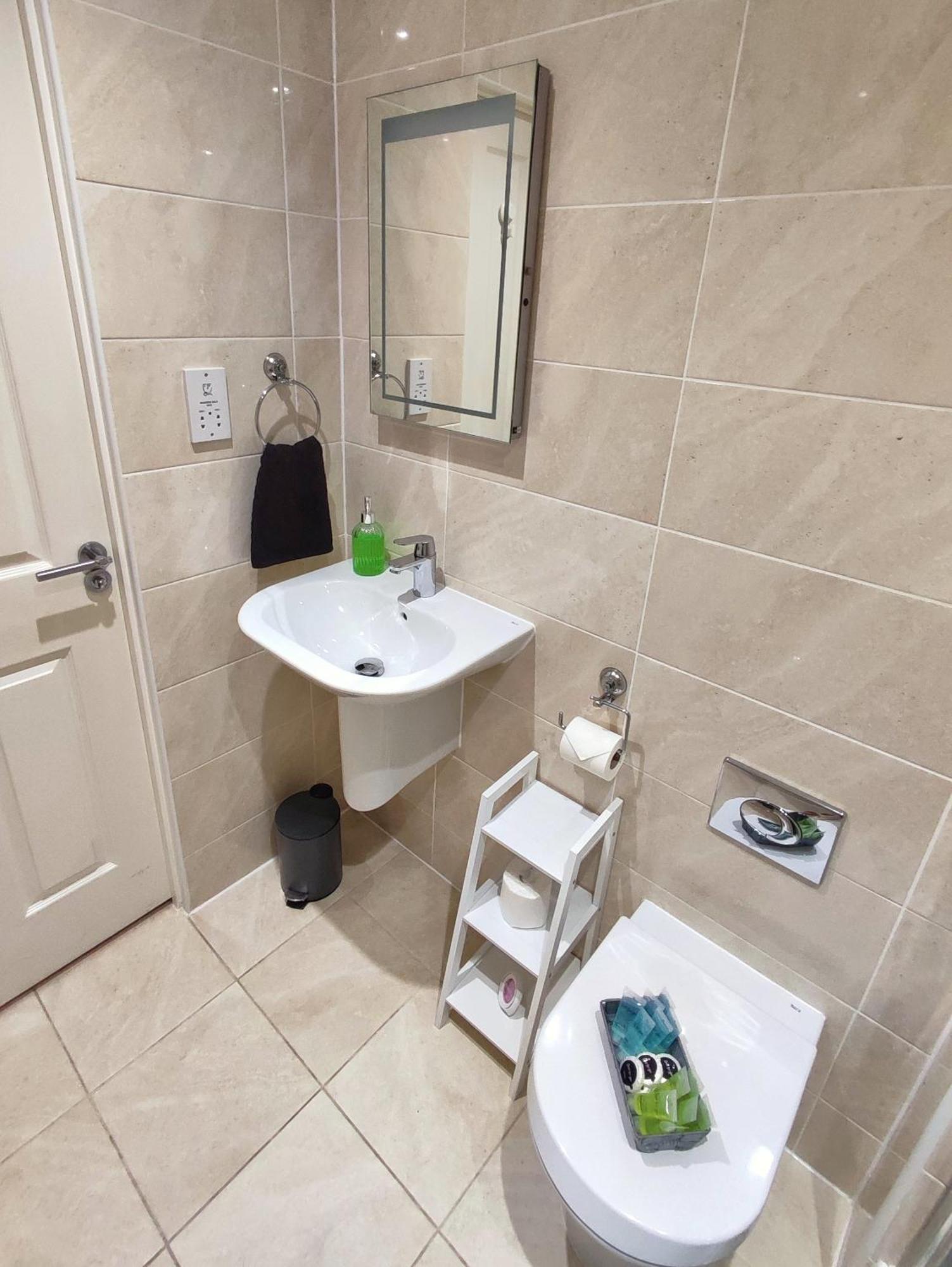 Duplex Apartment In Leeds With King Size Bed - Long Stay Rates Available Экстерьер фото