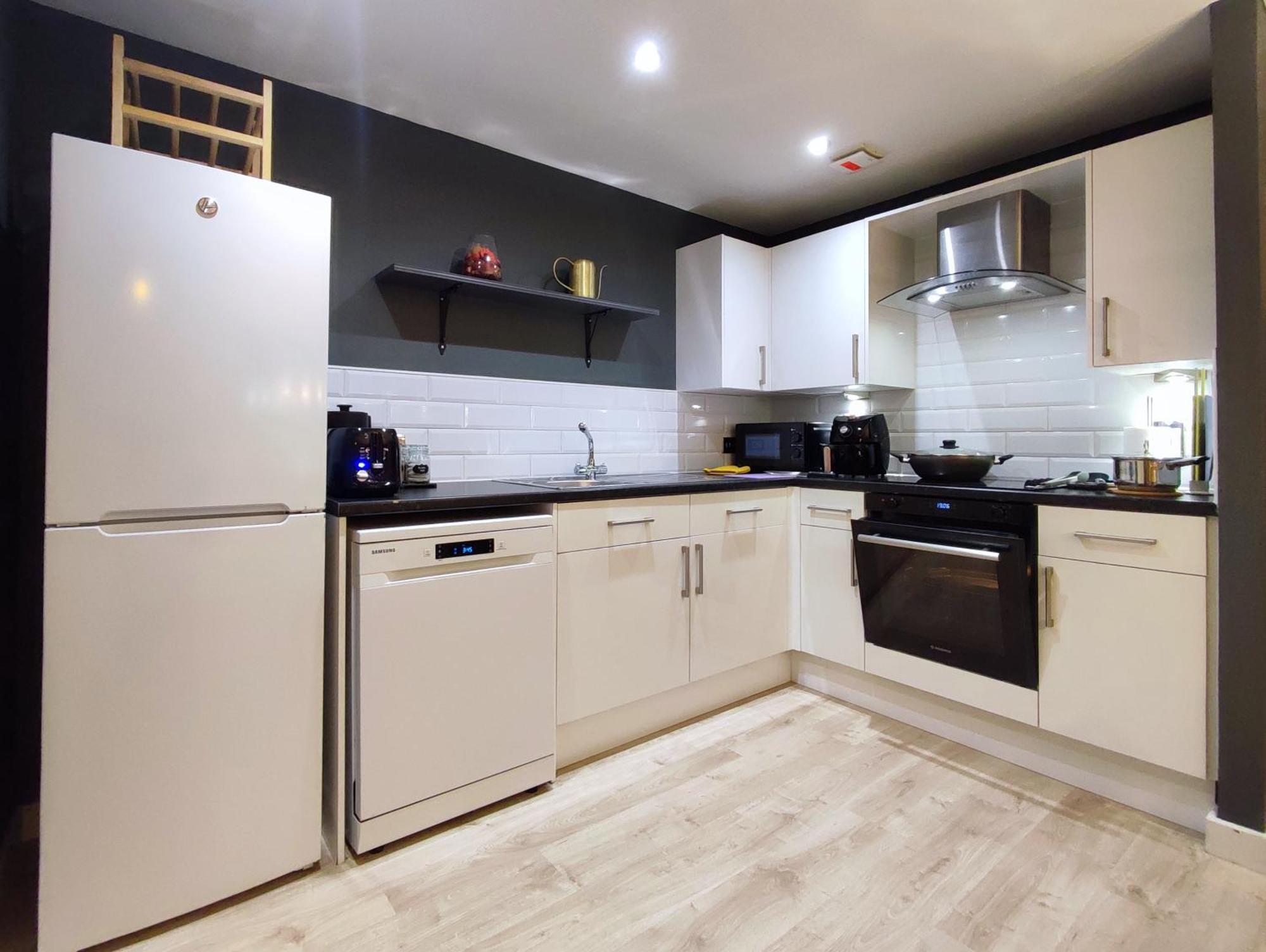 Duplex Apartment In Leeds With King Size Bed - Long Stay Rates Available Экстерьер фото