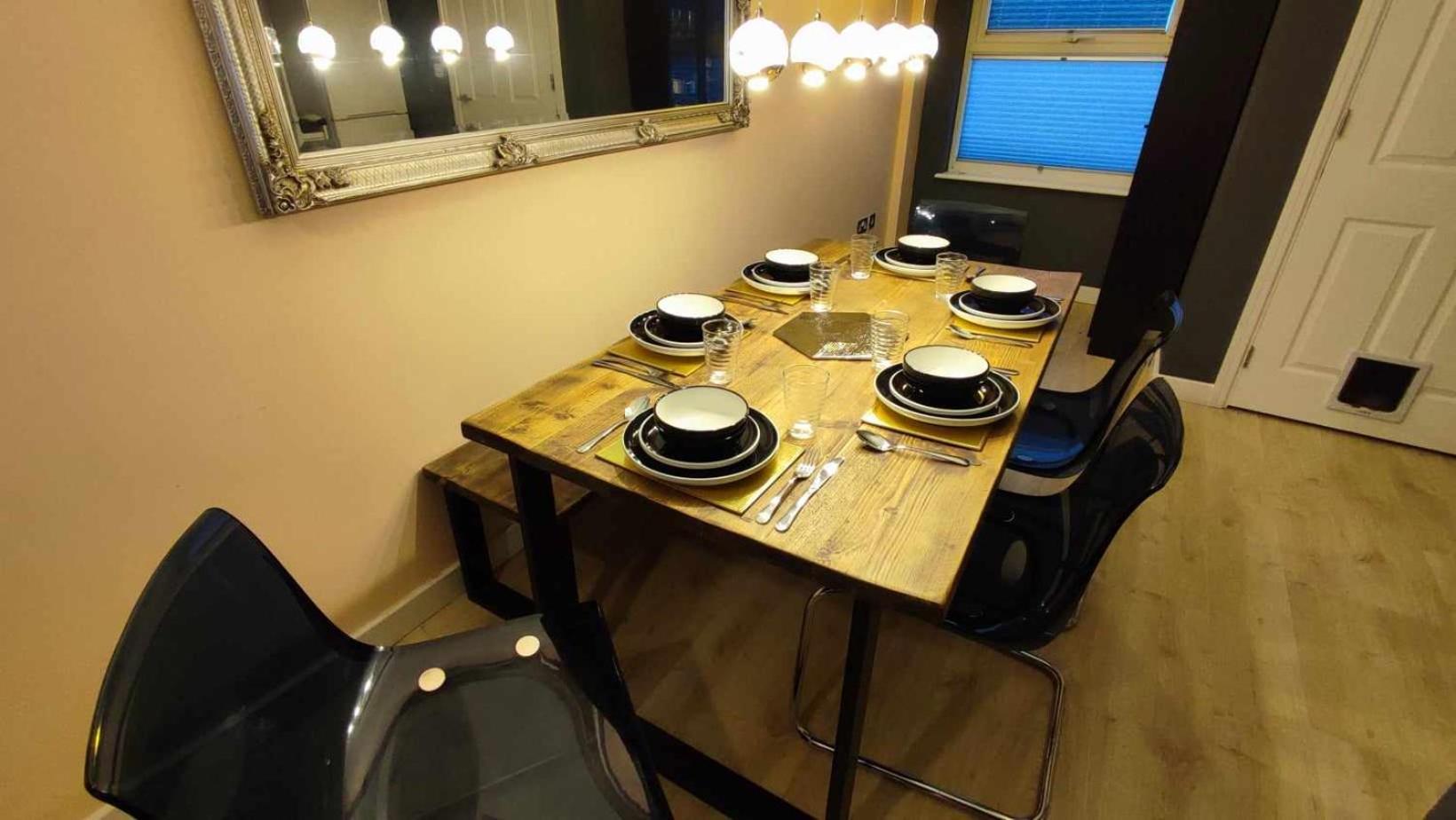 Duplex Apartment In Leeds With King Size Bed - Long Stay Rates Available Экстерьер фото