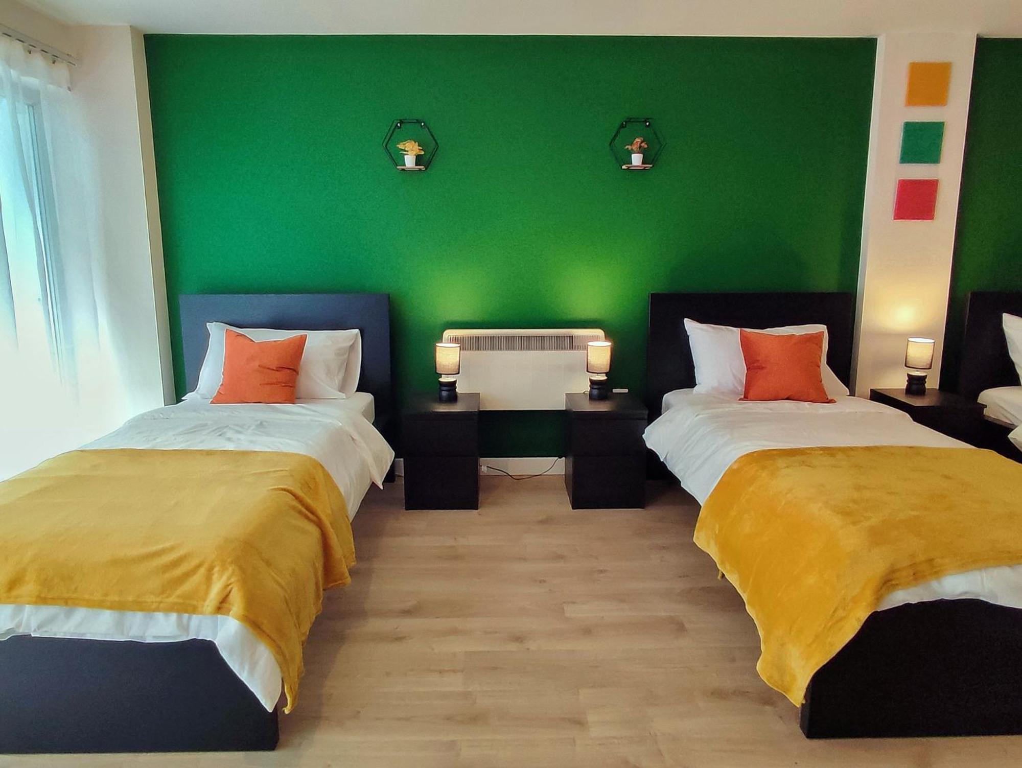 Duplex Apartment In Leeds With King Size Bed - Long Stay Rates Available Экстерьер фото