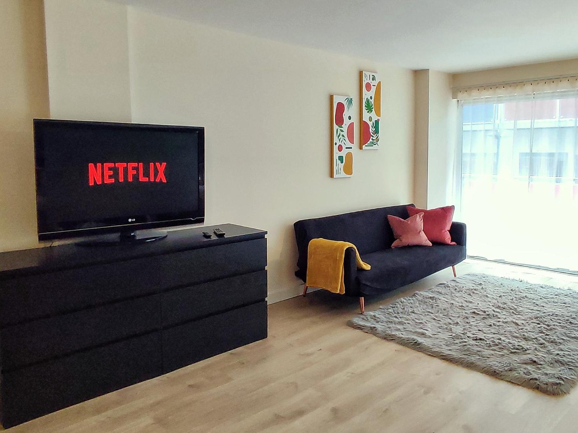 Duplex Apartment In Leeds With King Size Bed - Long Stay Rates Available Экстерьер фото