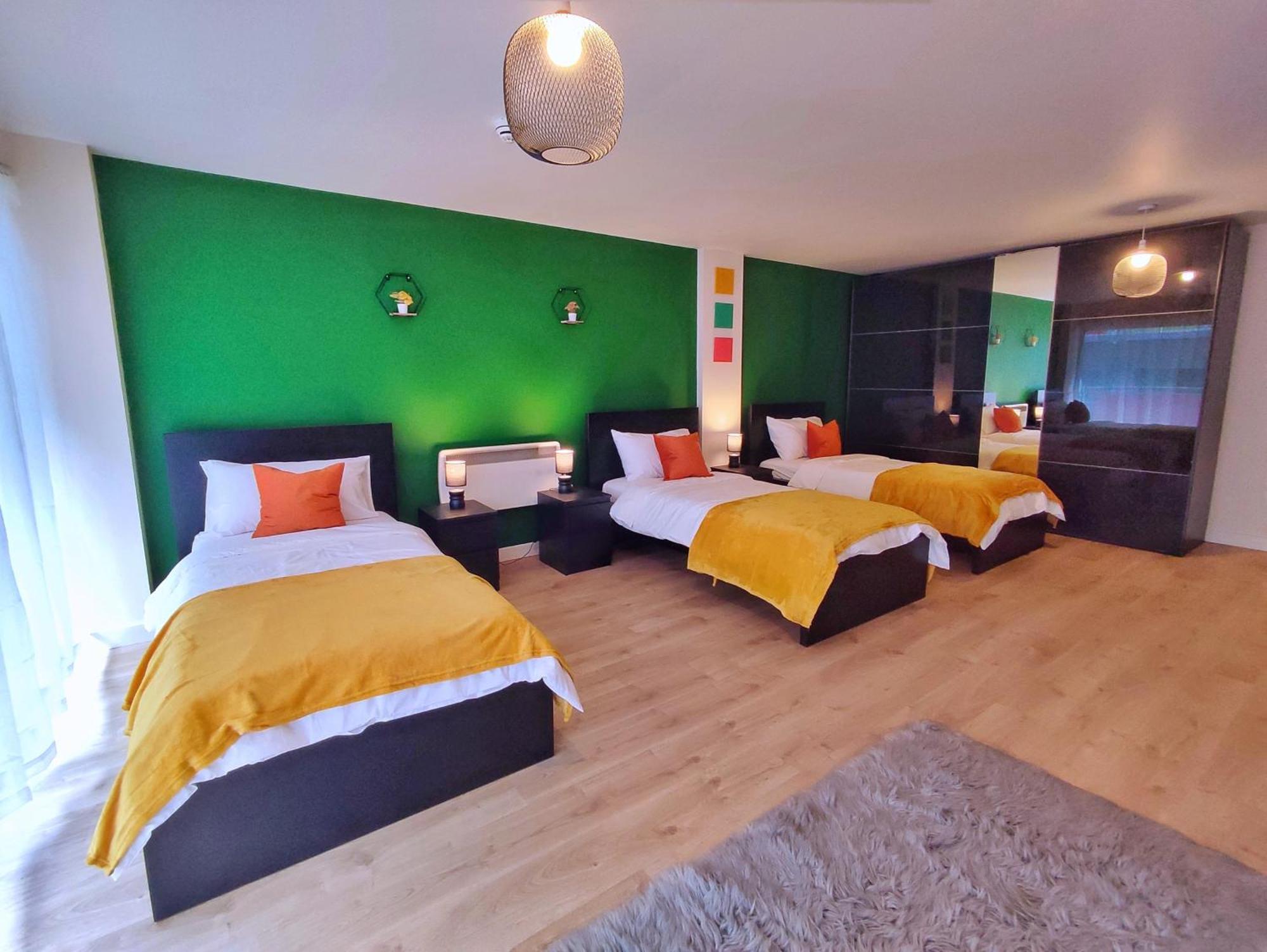 Duplex Apartment In Leeds With King Size Bed - Long Stay Rates Available Экстерьер фото
