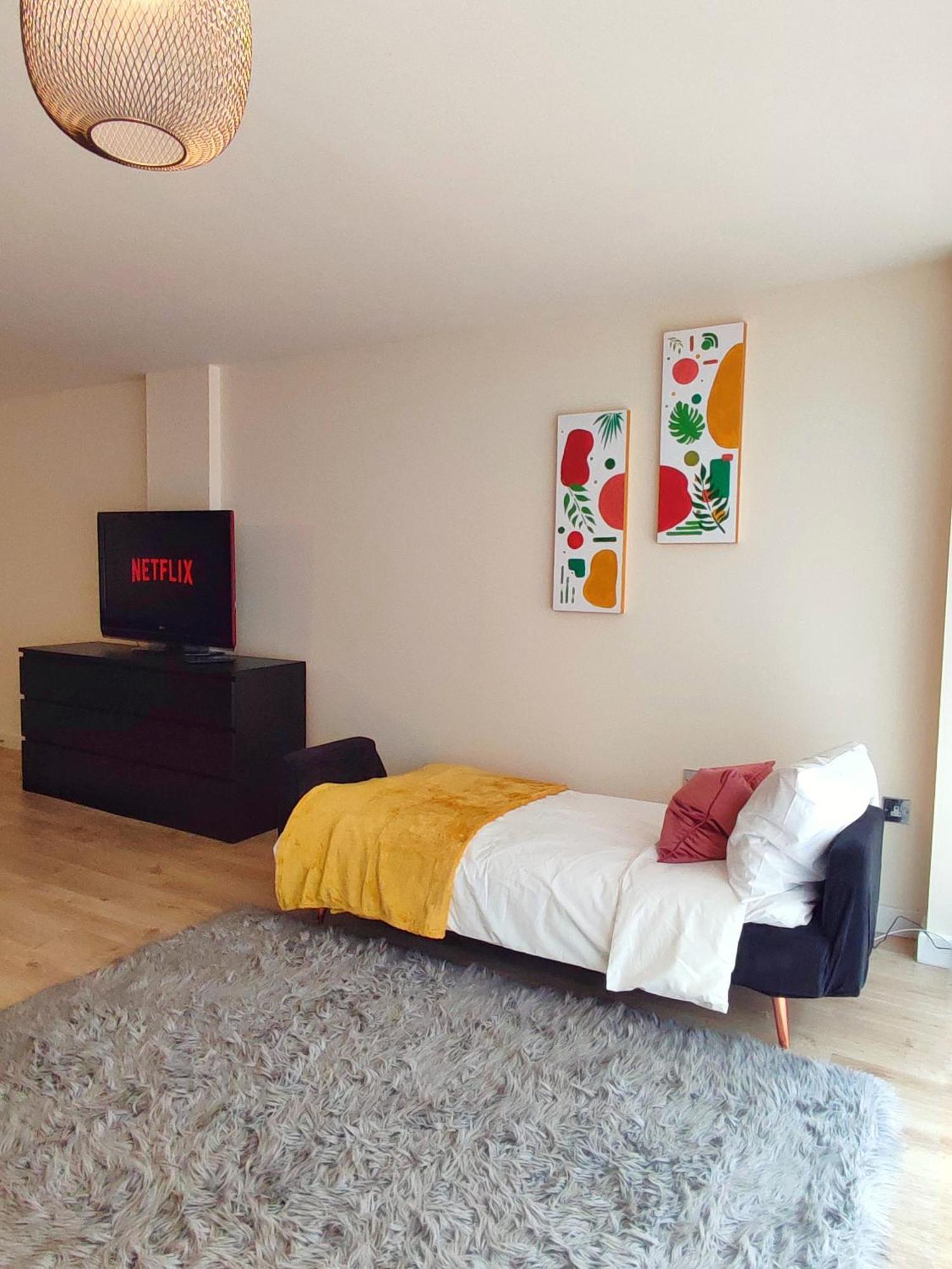 Duplex Apartment In Leeds With King Size Bed - Long Stay Rates Available Экстерьер фото