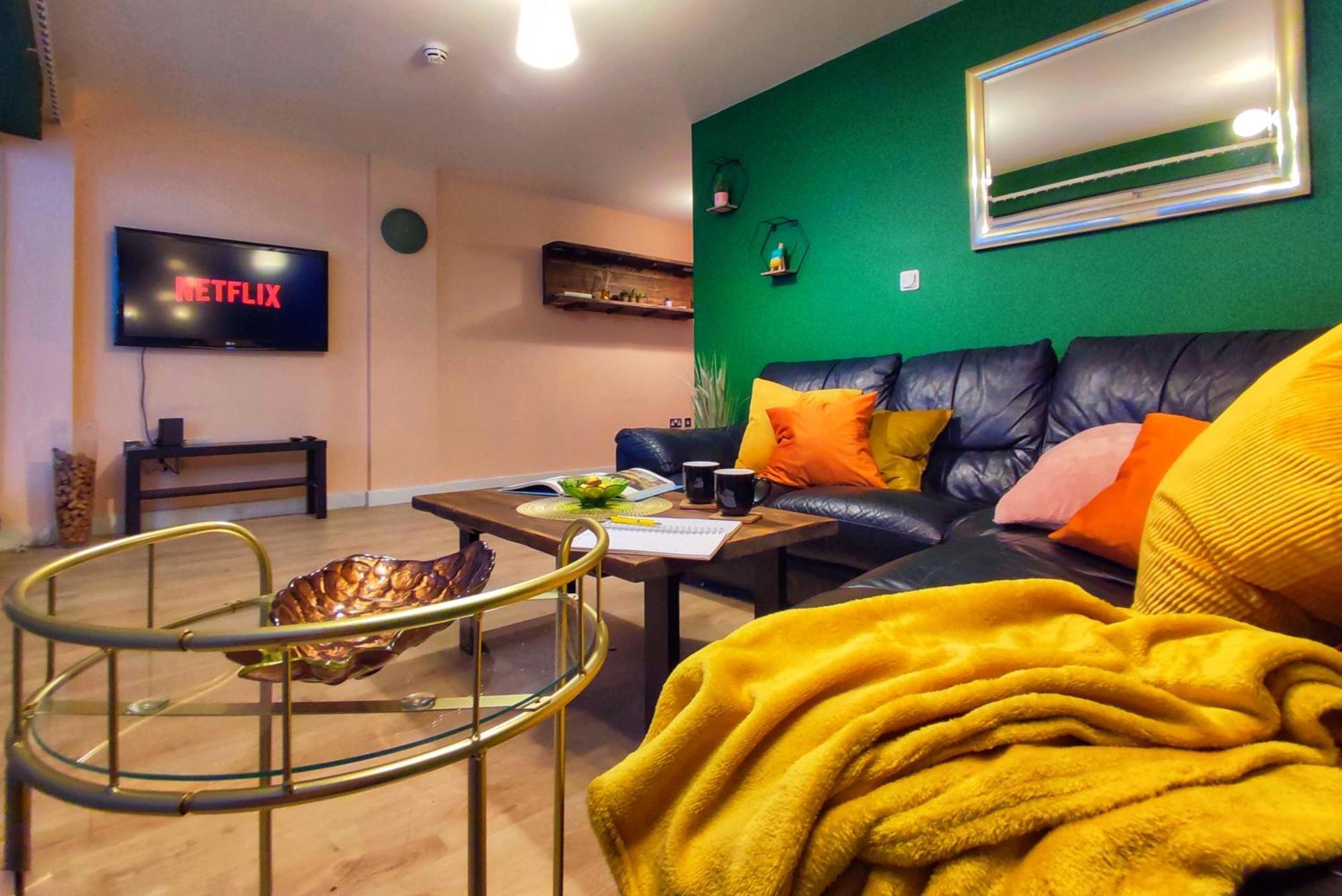 Duplex Apartment In Leeds With King Size Bed - Long Stay Rates Available Экстерьер фото